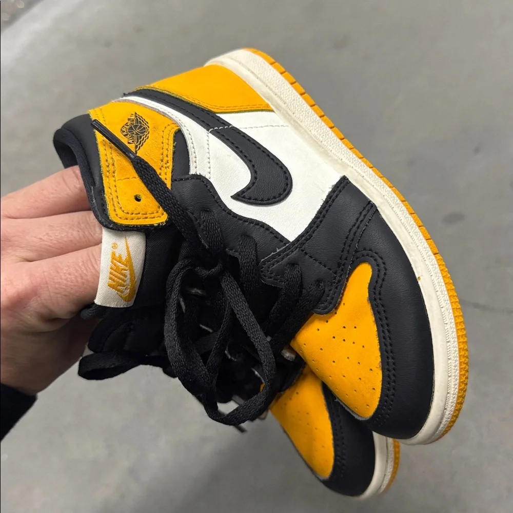 Nike Air Jordan 1 Mid Taxi retro-554725-701 youth size 10 yellow black trainers - Picture 4 of 5